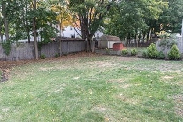 Building Photo - 145 Maple St