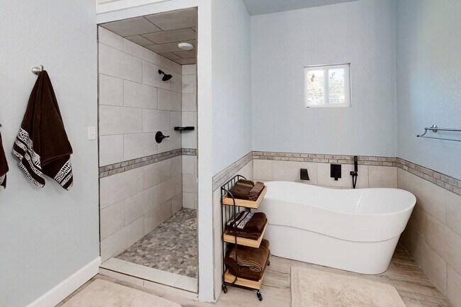 Building Photo - 1219 N 16th St