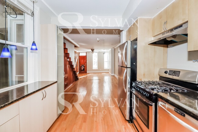 Building Photo - Enjoy living the good life in this 2 bedroom, 1.5 bathroom townhome