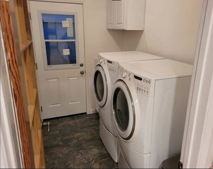 Laundry Rm - 335 S California St