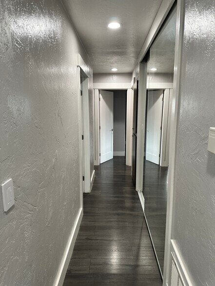 Hallway to bedrooms - 4864 Chablis Ct