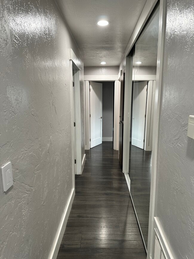 Hallway to bedrooms - 4864 Chablis Ct