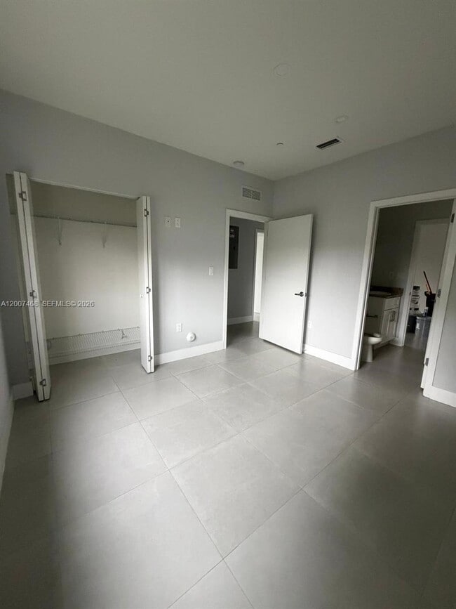 Building Photo - 381 E 50th St