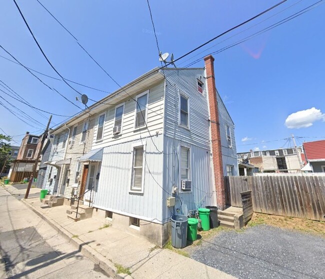 Primary Photo - Available Now! 3BR HOME IN ALLENTOWN!