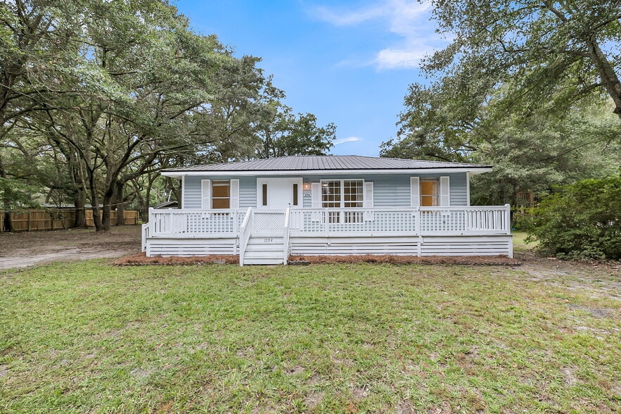 Front of house - 1594 Point Park Dr