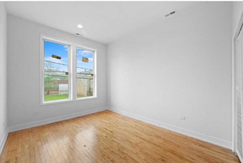 Building Photo - 1309 S Komensky Ave