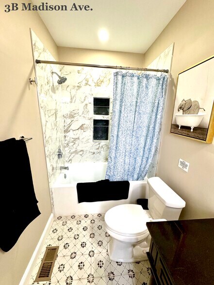 Private full bathroom - 1906 Madison Ave