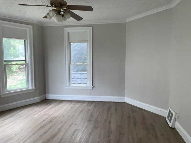 Building Photo - 140 N 31st Ave