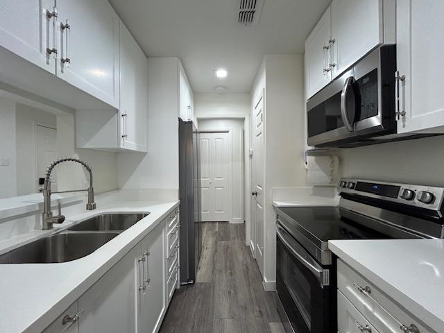 Building Photo - 200 Martingale