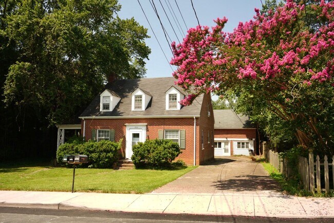 Building Photo - 109 Piedmont Ave N