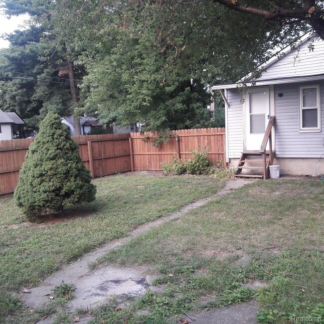 Building Photo - 23304 Harding Ave