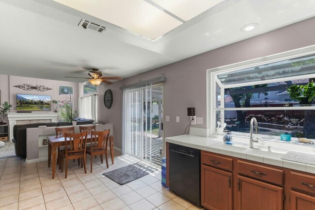 Building Photo - 958 Stratford Way