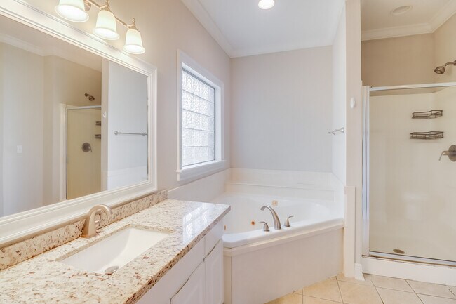 Building Photo - 15033 S White Swan Dr