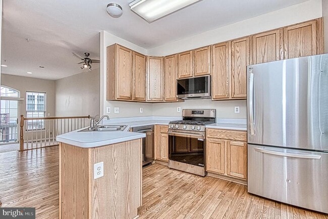 Building Photo - 5832 Cowling Ct
