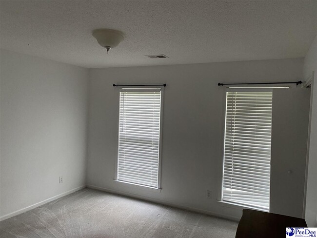 Building Photo - 3123 Willow Creek Rd