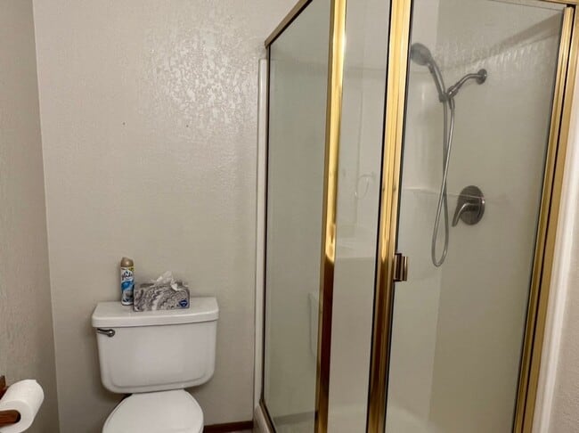 Building Photo - Single story condo located in Cedarbrook's Gated Community!