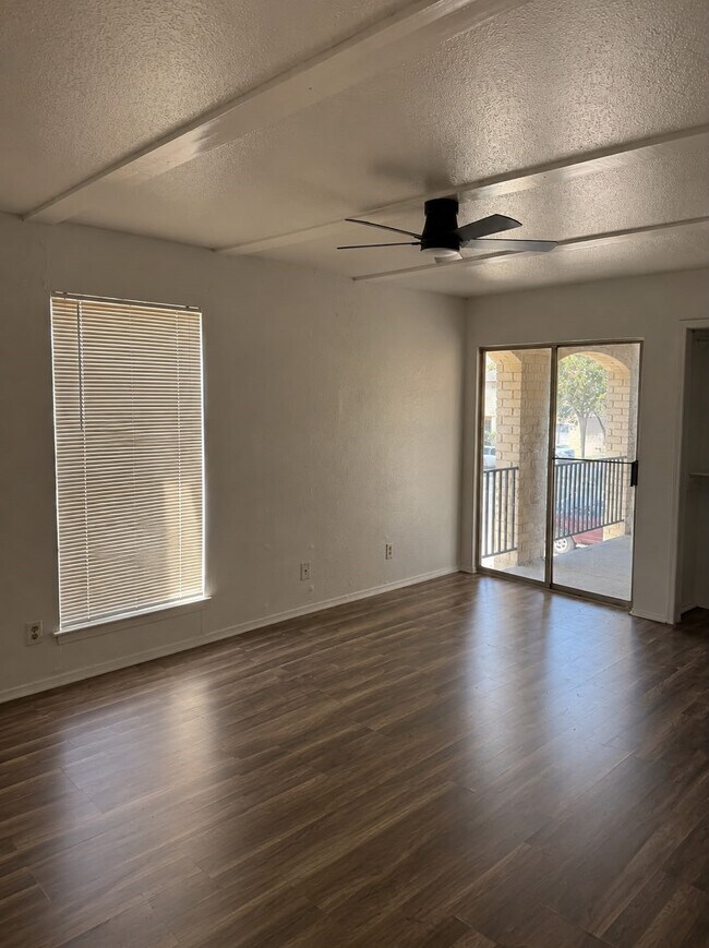 Building Photo - 6200 W Tidwell Rd