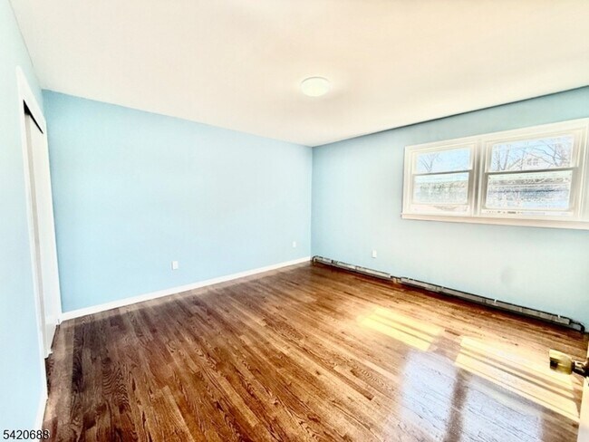 Building Photo - 30 Cottage Pl