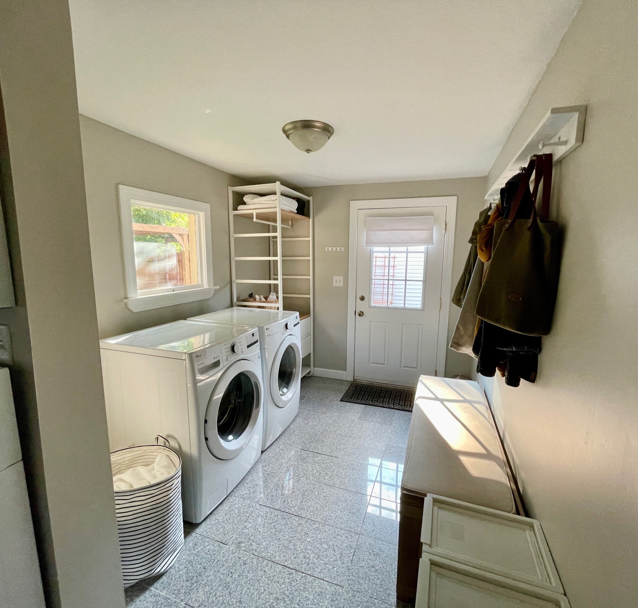 mud room / laundry - 735 Livingston Ave NE