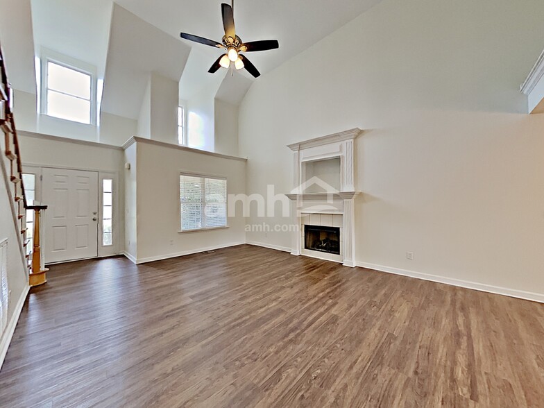 Building Photo - 2627 Mission Ridge Dr