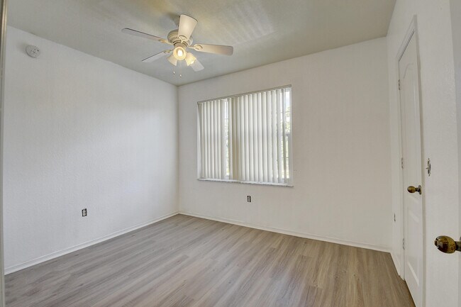 Building Photo - 1206 Belmont Pl