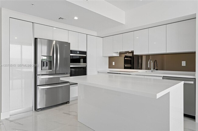 Building Photo - 1170 E Hallandale Beach Blvd