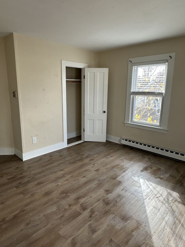 Building Photo - 160-162 Center Street