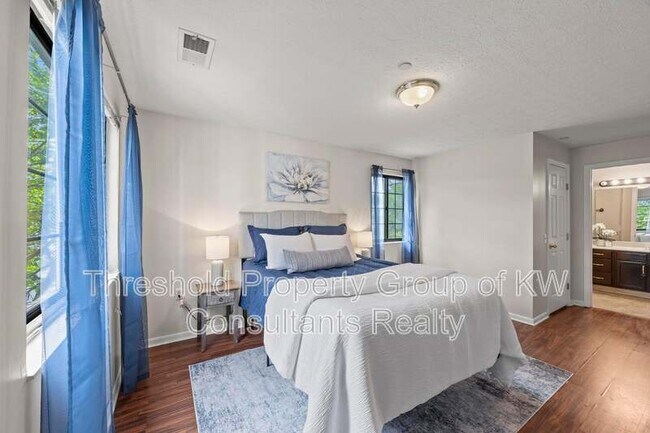 Building Photo - 6823 Meadow Creek Dr