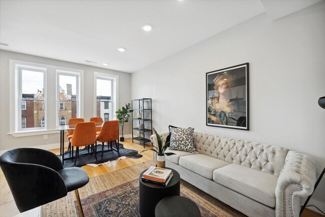 Building Photo - 2827 W Girard Ave