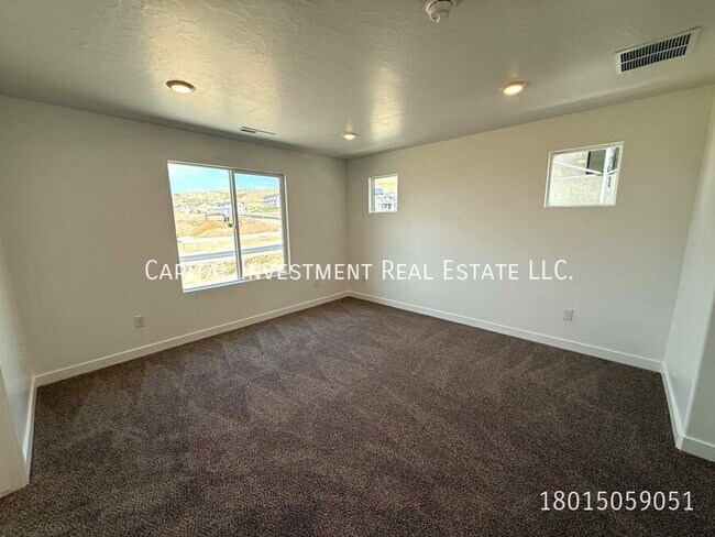 Building Photo - 4351 N 325 E