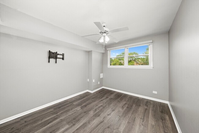 Building Photo - 333 S East Ave