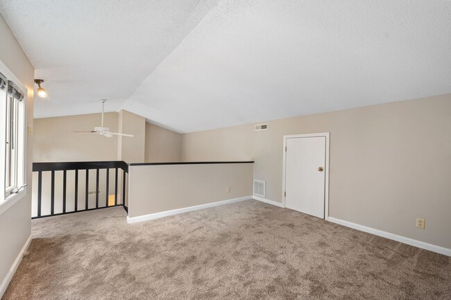 Building Photo - 1 Bed 1 Bath End Townhome in Five Oaks AVA...