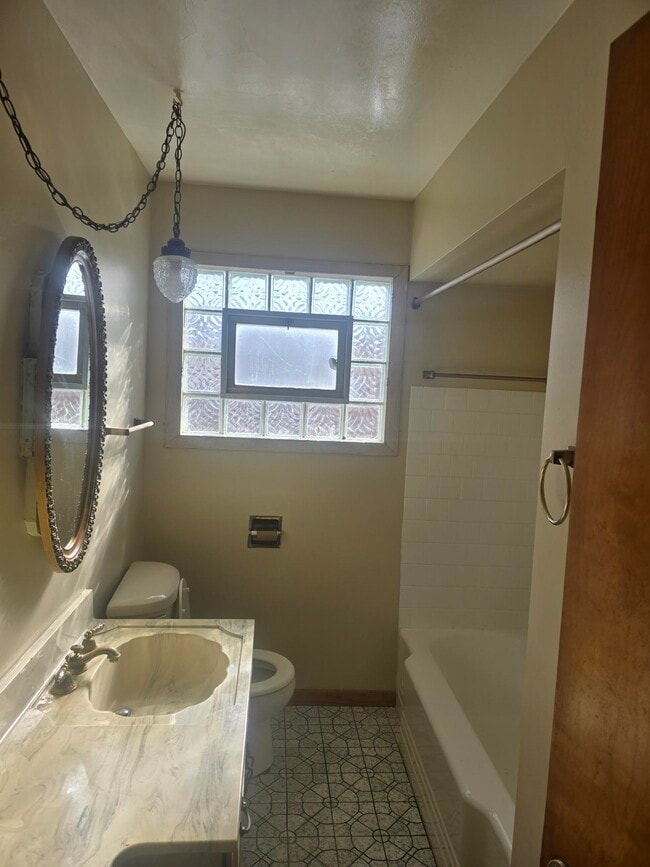 Building Photo - 15639 Ingleside Ave