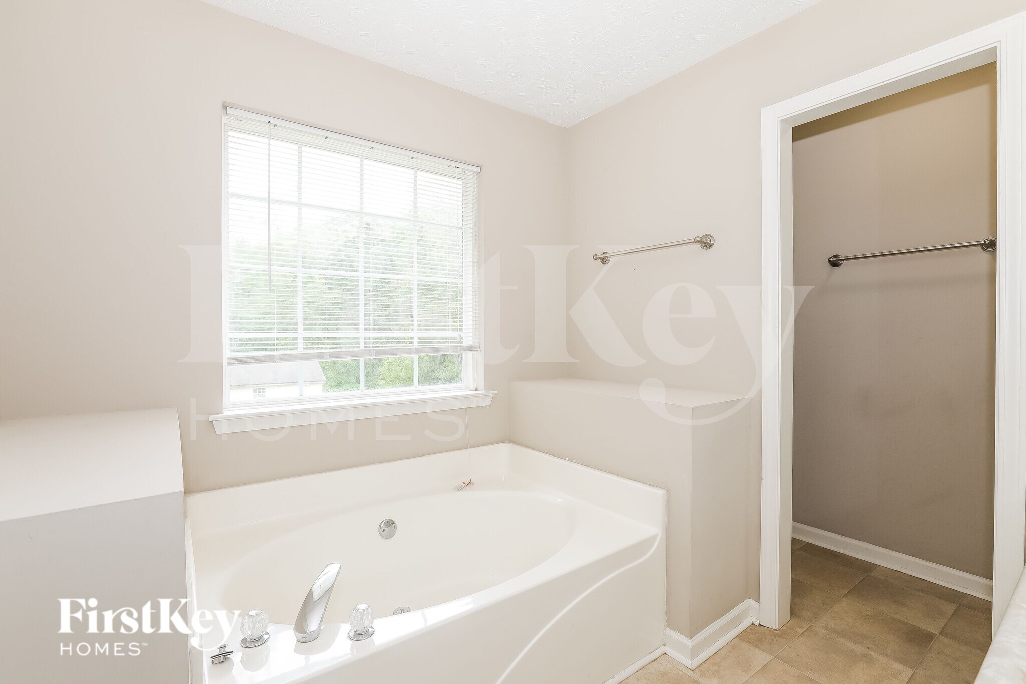 Building Photo - 130 Macadamia Ct