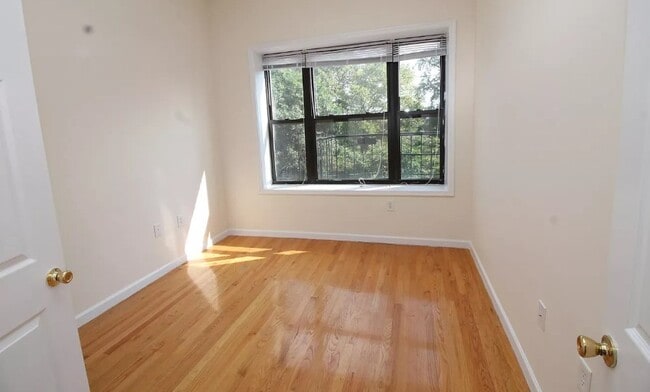 Building Photo - 215 Woodward St