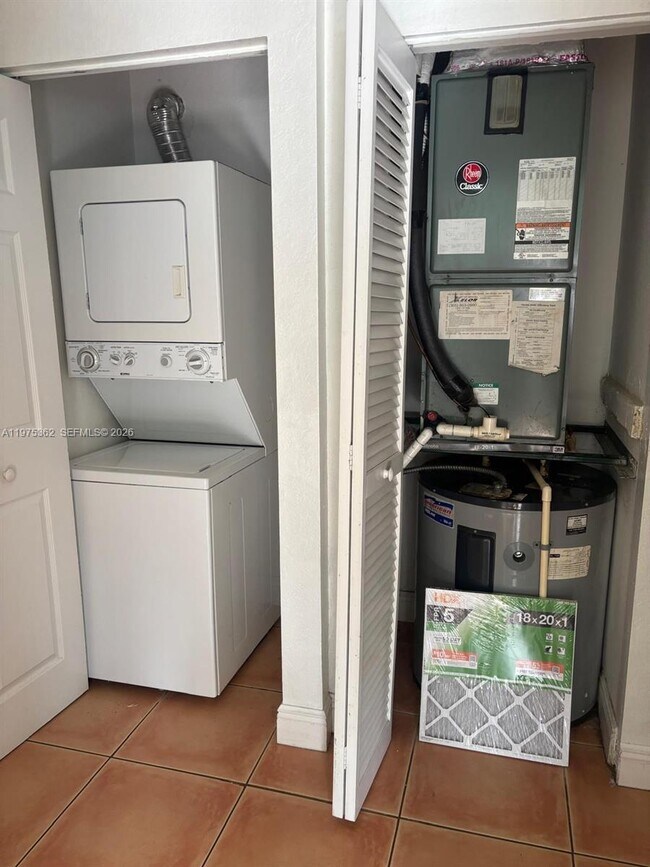 Building Photo - 371 NE 26th Terrace