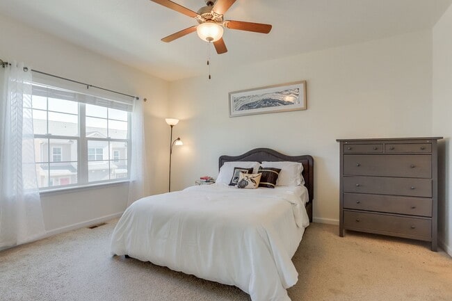 Building Photo - 3 bed 2.5 bath Townhome in Northwest Denver