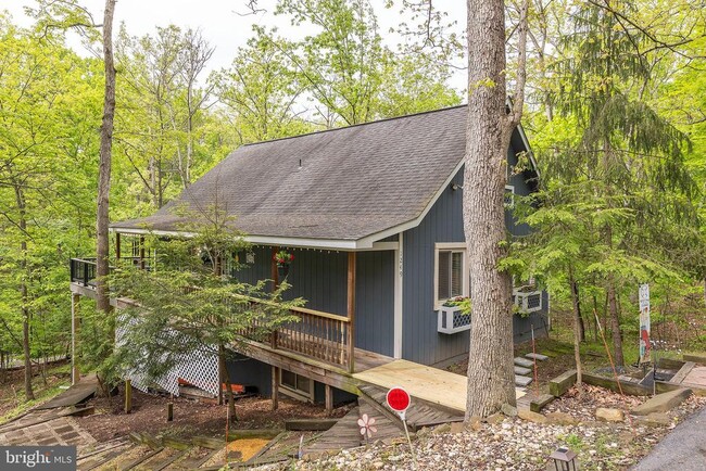 Building Photo - 1249 Lakeview Dr