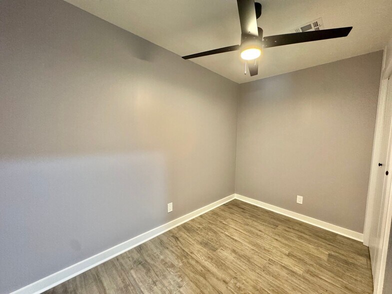 Building Photo - 2144 Westchester Dr