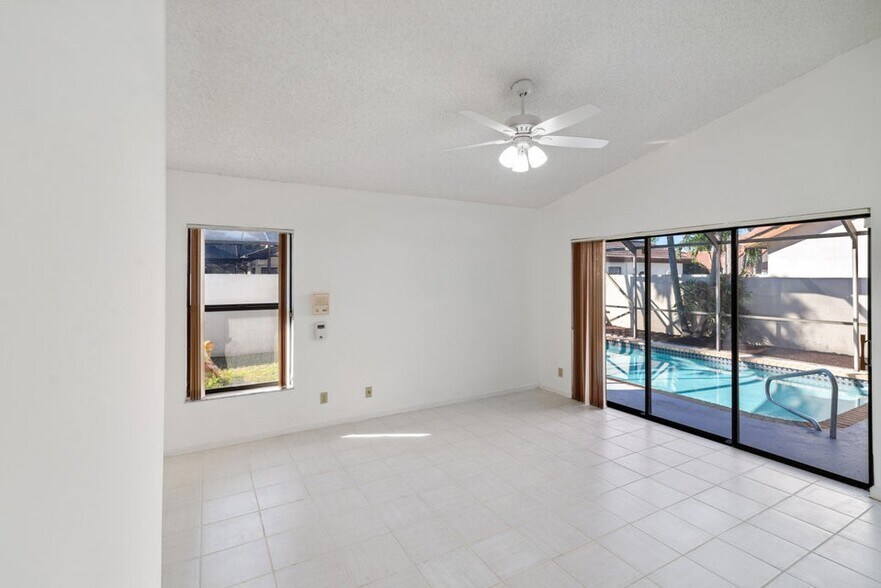 Building Photo - 7842 Villa Nova Dr
