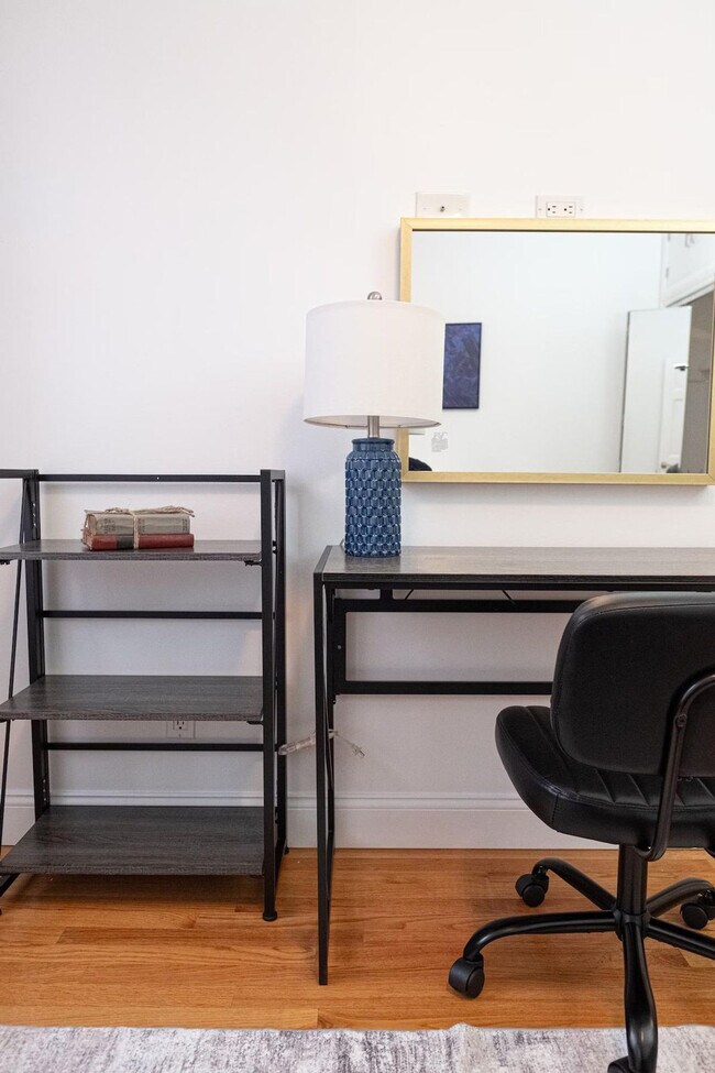 Building Photo - 302 E 104th St