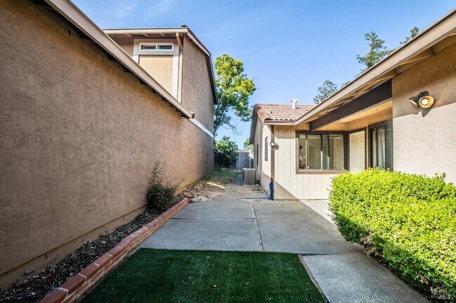 Building Photo - 2728 Almondwood Way