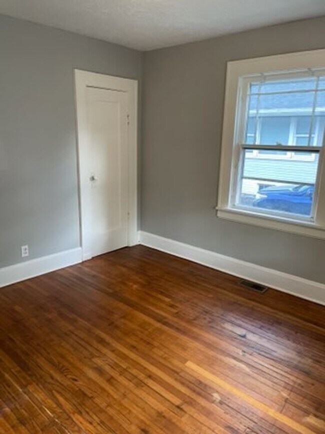 Building Photo - 2 Bed 1 Bath House-PRE LEASING Available N...