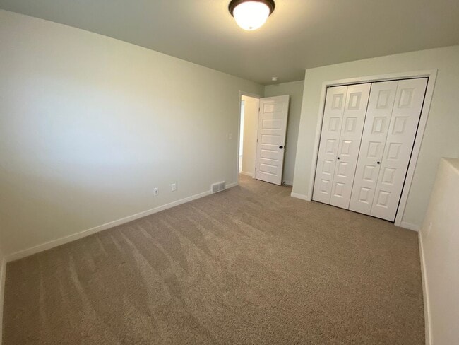 Building Photo - 3 bed, 2.5 bath South Fargo Home For Rent!