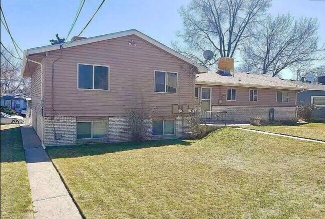 Building Photo - 4725 S Acoma St