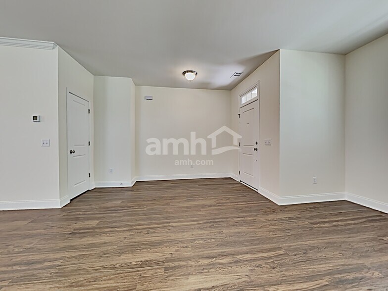 Building Photo - 106 Parkside Blvd