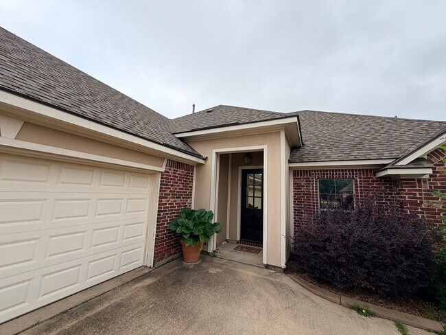Building Photo - SOUTH BOSSIER CLOSE TO BARKSDALE AIR FORCE BASE...