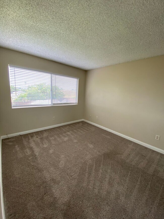 Building Photo - LOCATION & PRIVACY! Spacious 3 br Condo wi...