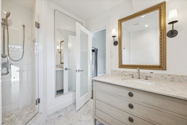 Building Photo - 1919 Missouri St