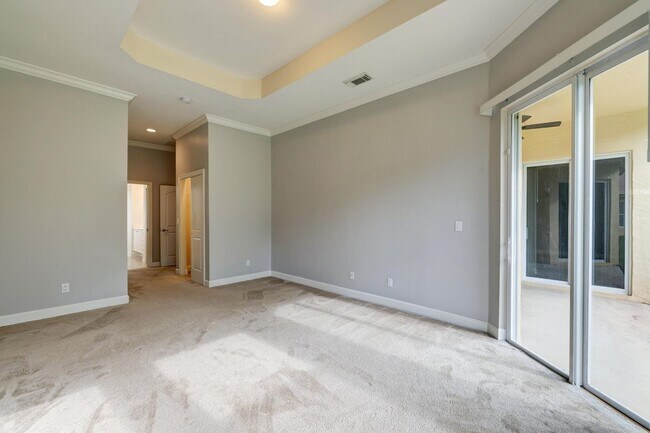 Building Photo - 833 SW Vineland Ct